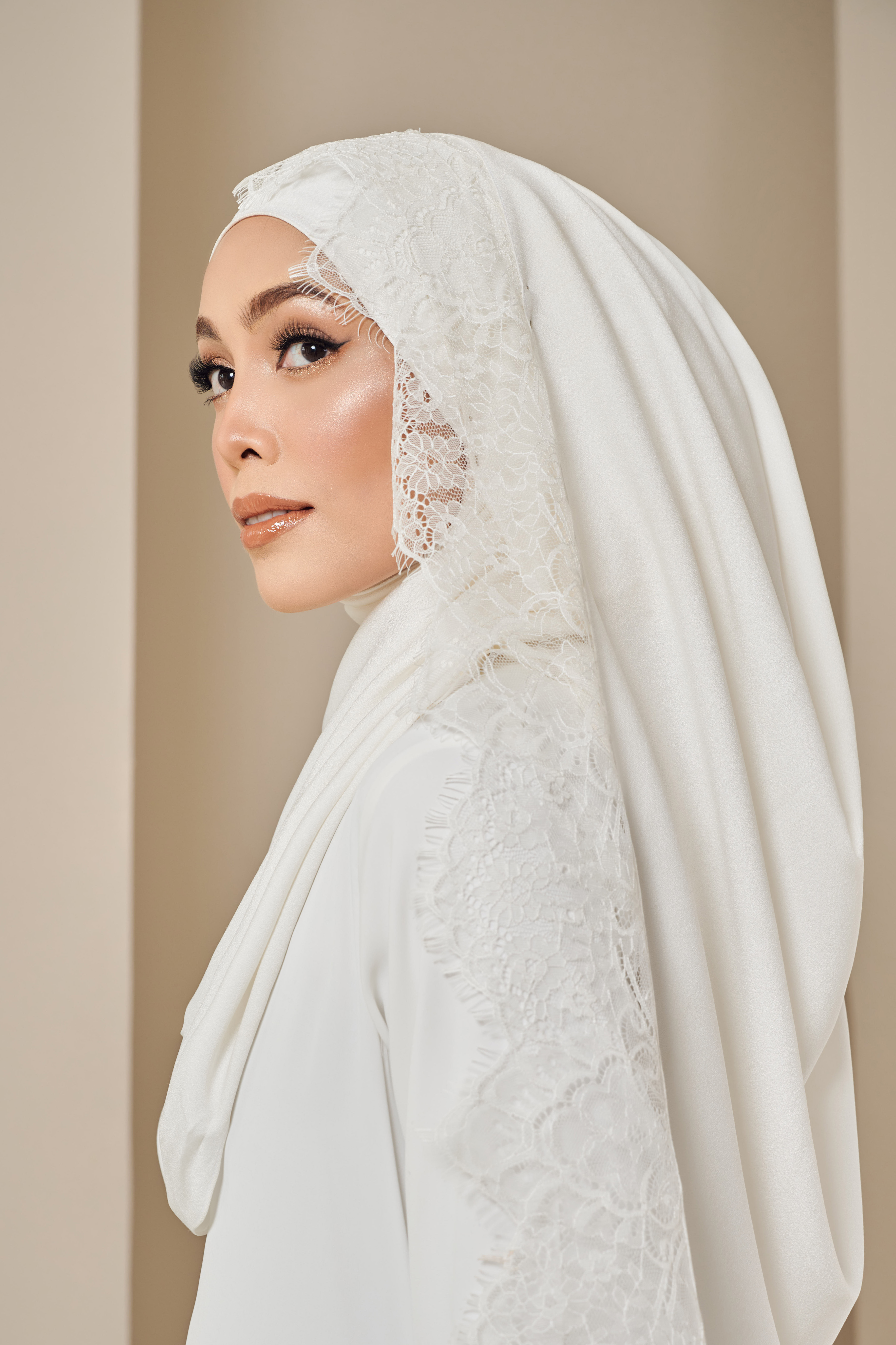 AMIA Long Shawl in White